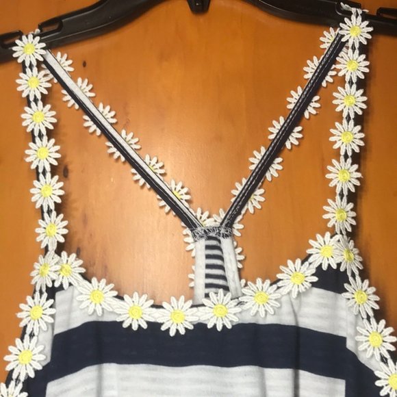 🌼BONGO🌼BLUE & WHITE STRIPED DAISY TANK TOP🌼 - Picture 3 of 8